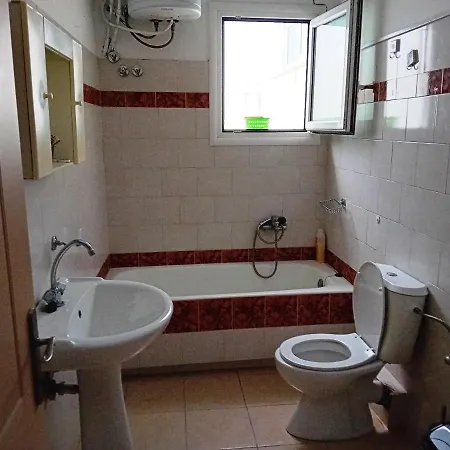 Lampros Apartman *